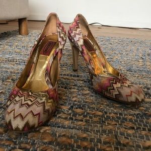 Missoni knit pump in zigzag GUC. Gold heel. 38.5